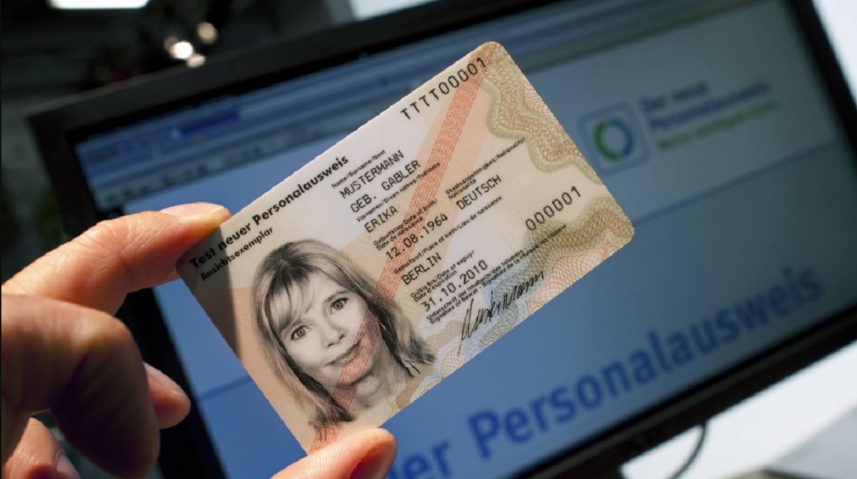 What is national id in passport? photo